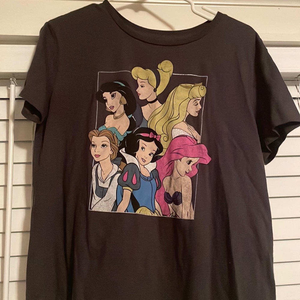 Disney. Disney Princess. T-shirt. Size Large.